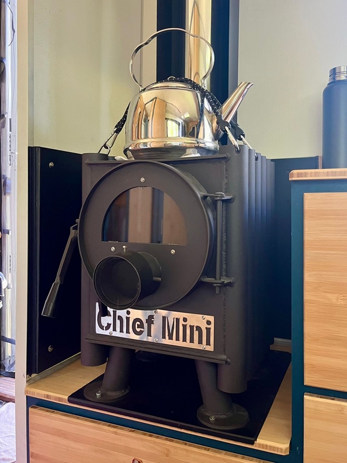 Outdoor Ofen Mini Chief eingebaut in einem Expeditions LKW